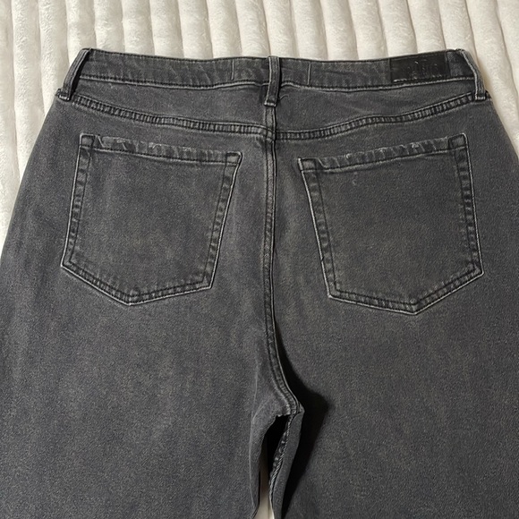 Hollister Ultra High Rise Mom Jean | Size 32 - Picture 6 of 7